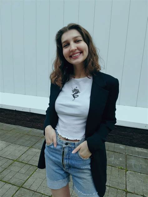 Hot Sexy Elisse Mills Bikini Pics