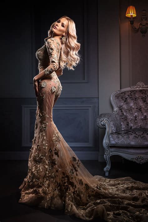 Nude platje rybka iz zolotogo kruzheva s shlejfom Дизайн и пошив платьев