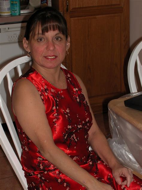 Horny Milf Vixen Strips Fully Naked Toys Her Shaved Pussy With A Wine Bottle Coedcherry