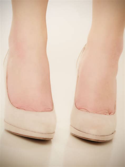 5 Signs Youre Wearing Shoes Too Small
