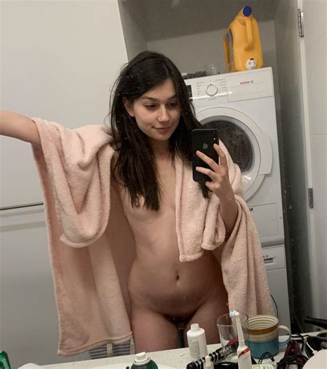 Who Else Prefers Sleeping Naked Scrolller