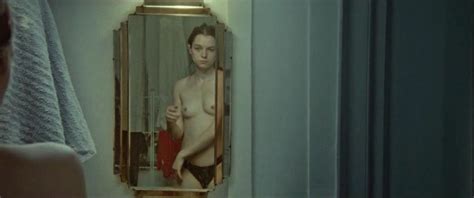 Esme Creed Miles Nude Vomit In Jamie 4 Pics Video The Fappening