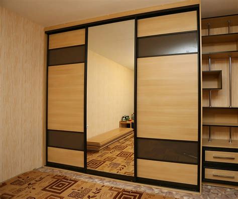 Встроенный шкаф-купе на заказ с складной гладильной доской | Эксперты ...