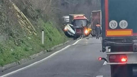 Teška prometna nesreća kod Jajca Četiri osobe povrijeđene Viteški ba