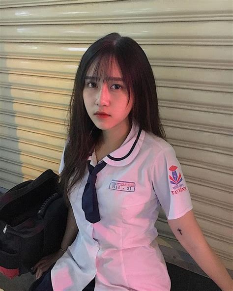 Xuất hiện cô nàng hot girl k xinh như búp bê nhưng vòng một mới là điểm tạo nên sự chú ý