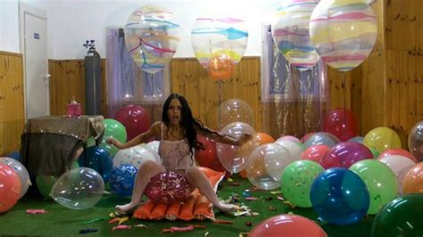 Italian Girls Fun With Balloons 16 Youtube