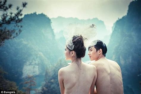 Tôi thích đọc I love to read Trào lưu đám cưới nude ở Trung Quốc