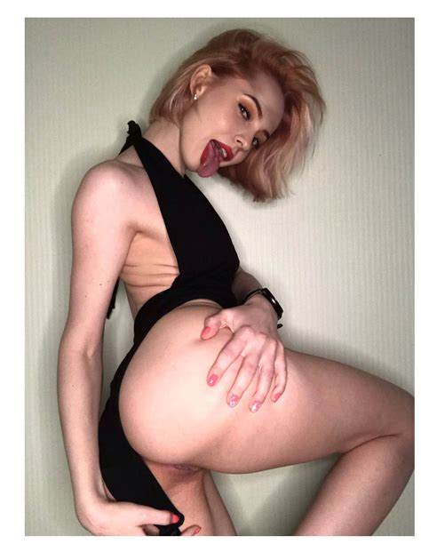 PornPic XXX What Is Your Speciality Mines Is Ass Clapping
