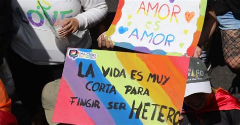 Quito La marcha del orgullo gay recorrió las calles de la capital