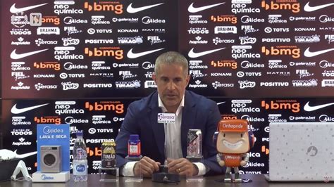 Quem é Sylvinho conheça as ideias do técnico e veja o que ele fez até