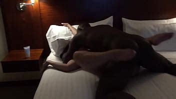 Corno filma la moglie con una troia che dà un nero XVIDEOS