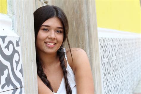 Ragazza Sveglia Di Latina Con Lo Spazio Della Copia Immagine Stock Immagine Di America