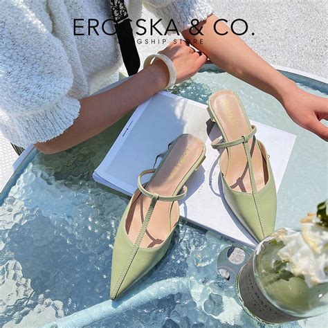 Zoom in loạt item thời trang hút mắt theo trend xanh bơ hot hit hè này lại sale đẫm trên