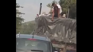 Destiny folla encima de un autobús en movimiento XVIDEOS