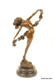 Bronzen Beeld Vrouw Met Druivenrank Bronze And More