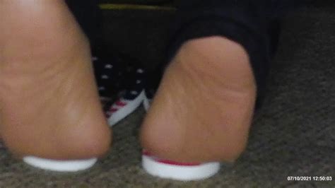 After Work Foot Fetish Ms Neecy Under The Chair Nude Nylons In Patriotic Flip Flops Part 2