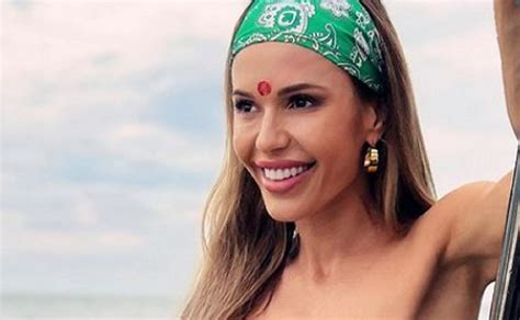 Doda na zdjęciu w odważnym bikini Fani nie wierzą w to co widzą Jaki brzuch