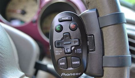 Универсальный пульт для автомагнитолы на руль: кнопки управления ...