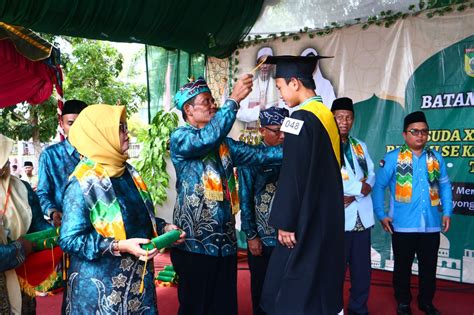 Bupati Tala Wisuda Santri TK TPA Kecamatan Pelaihari Dan Kecamatan Bajuin