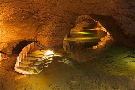 Grottes De La Balme Zonnig Zuid Frankrijk