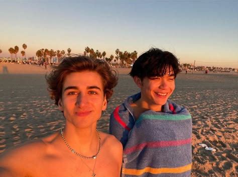 Pin By On Pins By You Cute Gay Couples Cute Gay Alice Book