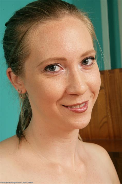 Amateur Woman Scarlett Shows Her Big Tits And Hairy Pussy In A Solo Coedcherry