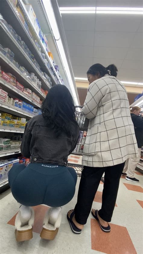 Fit Asian Babe Squats Down For Me Spandex Leggings Yoga Pants Forum