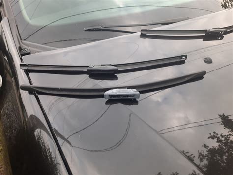 Замена щеток стеклоочистителя — Renault Sandero 2G, 1,6 л, 2015 года ...