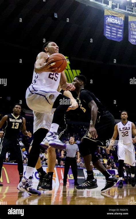 Ben simmons dunk hi-res stock photography and images - Alamy