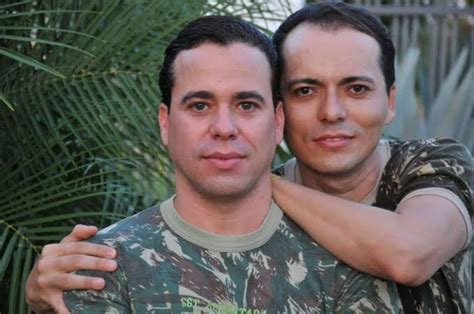 Amor proibido a história de perseguição ao primeiro casal gay a se assumir no Exército