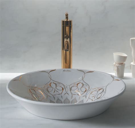 чем покрасить фаянсовую раковину