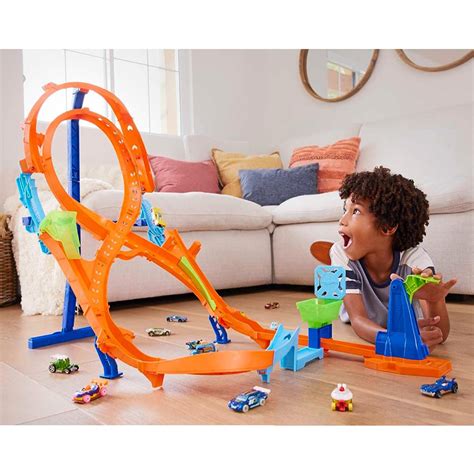Bộ Đồ Chơi Vòng Quay Số 8 Vô Cực Hot Wheels HMB15 FAHASA