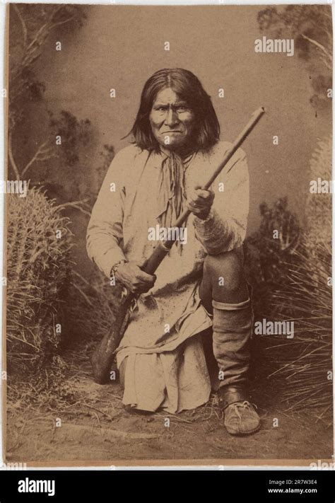 Geronimo With Rifle Hi Res Stock Photography And Images Alamy