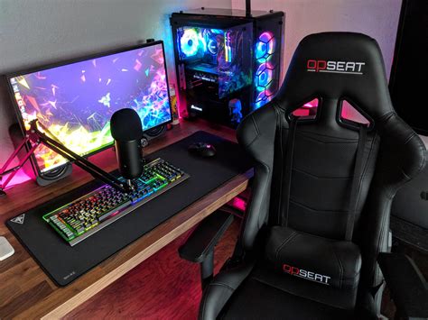 Battlestation update.. Simple Computer Desk, Computer Setup, Pc Desk ...