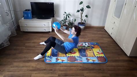 ЛФК.Упражнения с малым мячом - фитнес дома. Комплекс упражнений с ...