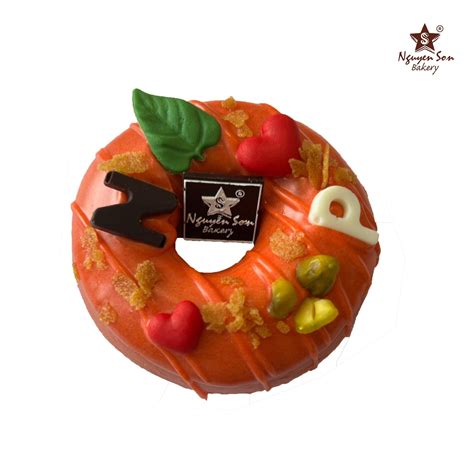 Bánh Donut dâu – Nguyễn Sơn Bakery