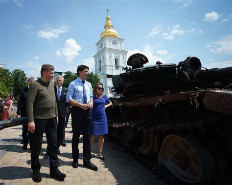 Chrystia Freeland on Twitter Борючись за своє життя та свій