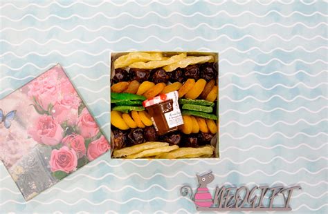 Подарочная коробка с сухофруктами