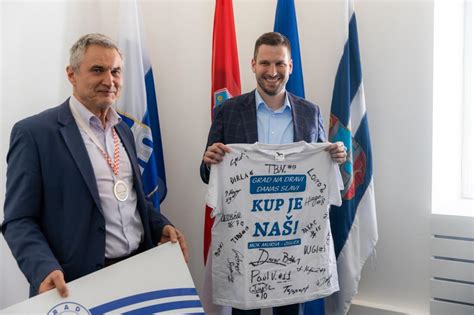 Gradonačelnik Radić Nagradio Mok Mursa Osijek S 5000 Eura Za Osvajanje