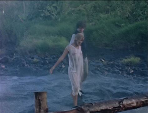 Naked Véronique Jannot in Paul et Virginie