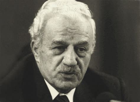 Βιογραφίες Χαρίλαος Φλωράκης