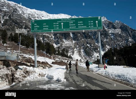 Road To Sonmarg From Srinagar In Winter Kashmir India Asia Stock Photo