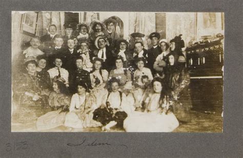 Portrait De Groupe Lors De La Mi Car Me D Un Album De Famille Amateur Inconnu Collections