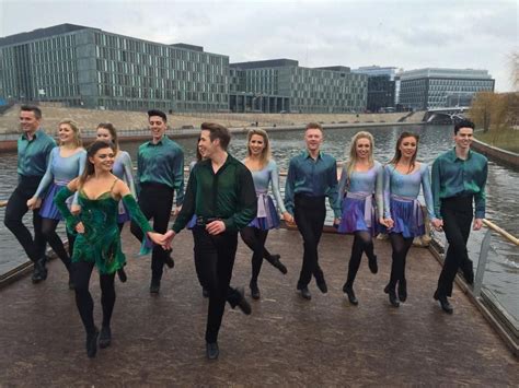 https://www.facebook.com/Riverdance/photos/pcb.10152782665444163/10152782655569163/?type=1 ...