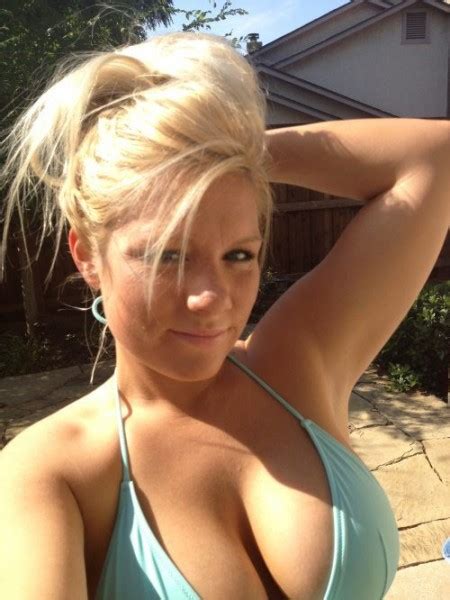 MILF Selfie With Popping Cleavage Private MILF Pics