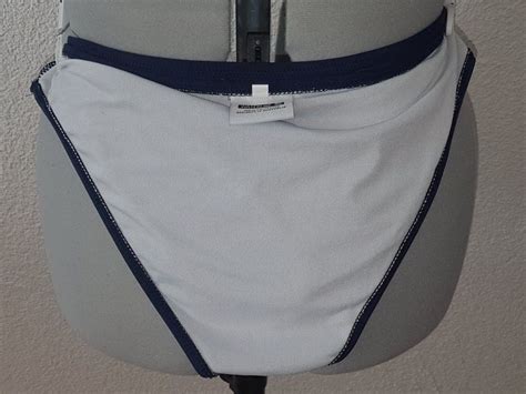 Bikini Blau Weiss Grösse 46 ca 90C Kaufen auf Ricardo