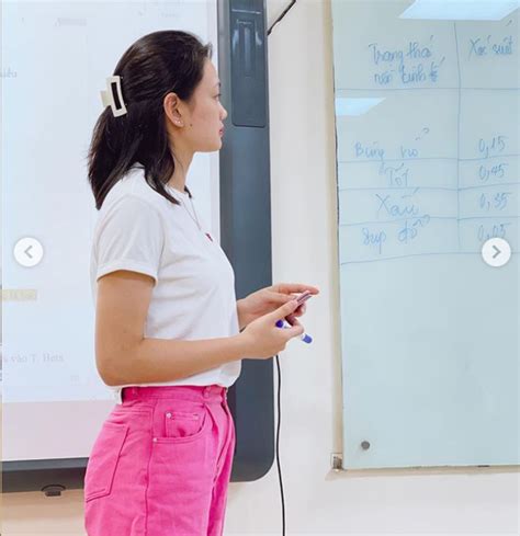 Hot Girl B Ng Chuy N Thu Ho I C Khen Khi I H C Thanh Th Y Si U Ng U M Ng Tu I M I