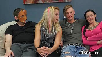 Chica picante es traída en un manicomio por el culo para un tratamiento doloroso XVIDEOS