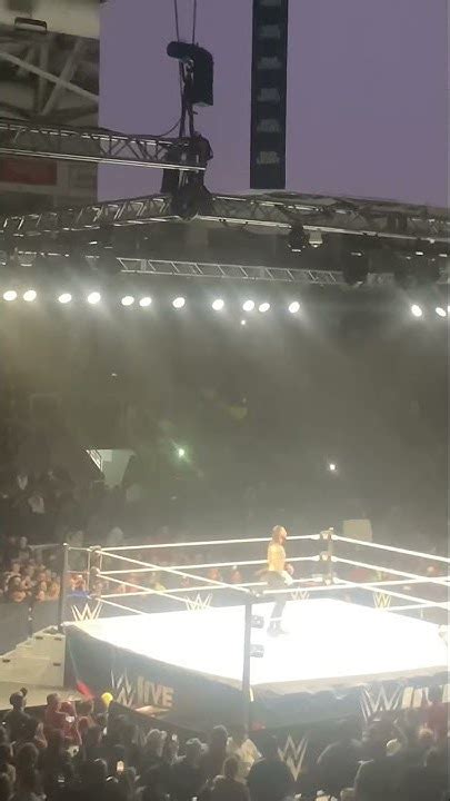 Wwe Live Supershow Live View Wwe Universal Champion Roman Reigns Usos