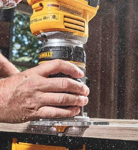 DeWALT DCW604N aku kombinovaná frézka | Exkalibr.cz